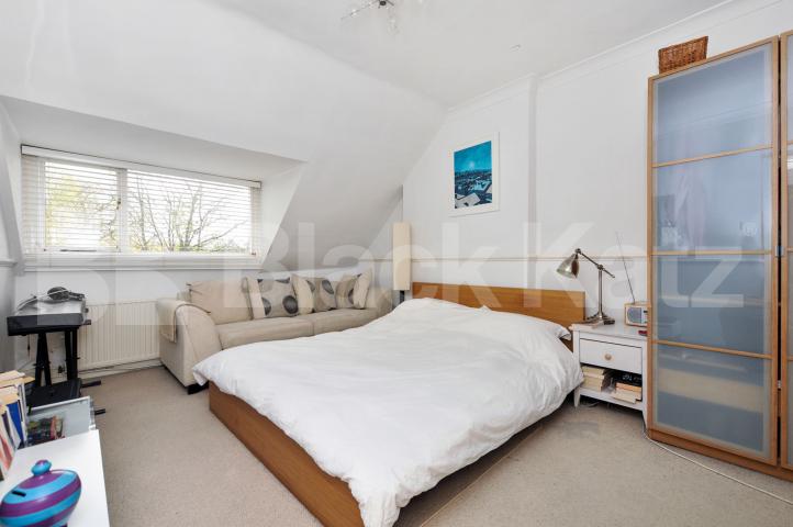 			High spec 2 bedroom property in fantastic location, 2 Bedroom, 1 bath, 1 reception Flat			 Wolseley Road, CROUCH END